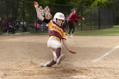 Weymouth moves to softball Round of 16